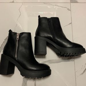 BNIB Steve Madden Boots Turbo S7.5